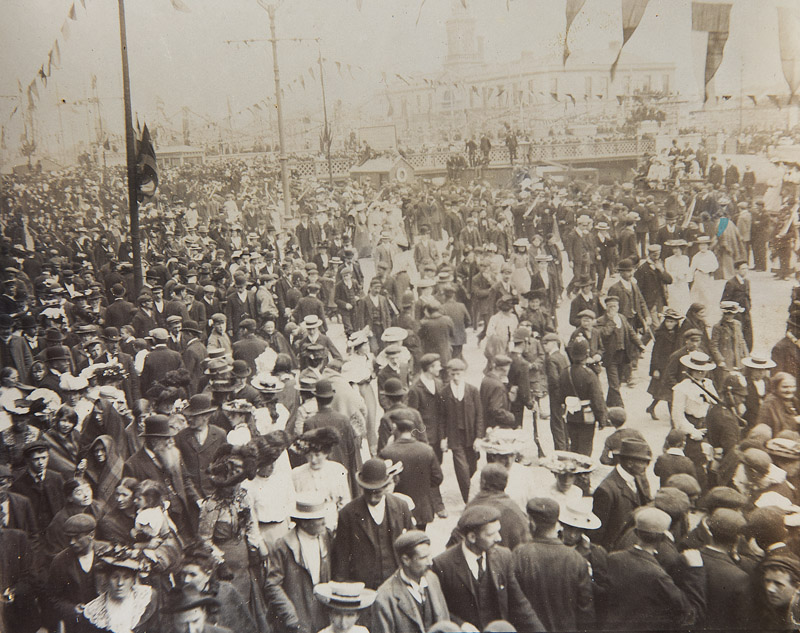  The visit of King Edward VII on August 1st 1903 was a moment of real excitement in the city. These photographs show the scenes on the South Mall (left) and on the quays outside the old City Hall that can be seen in the background.