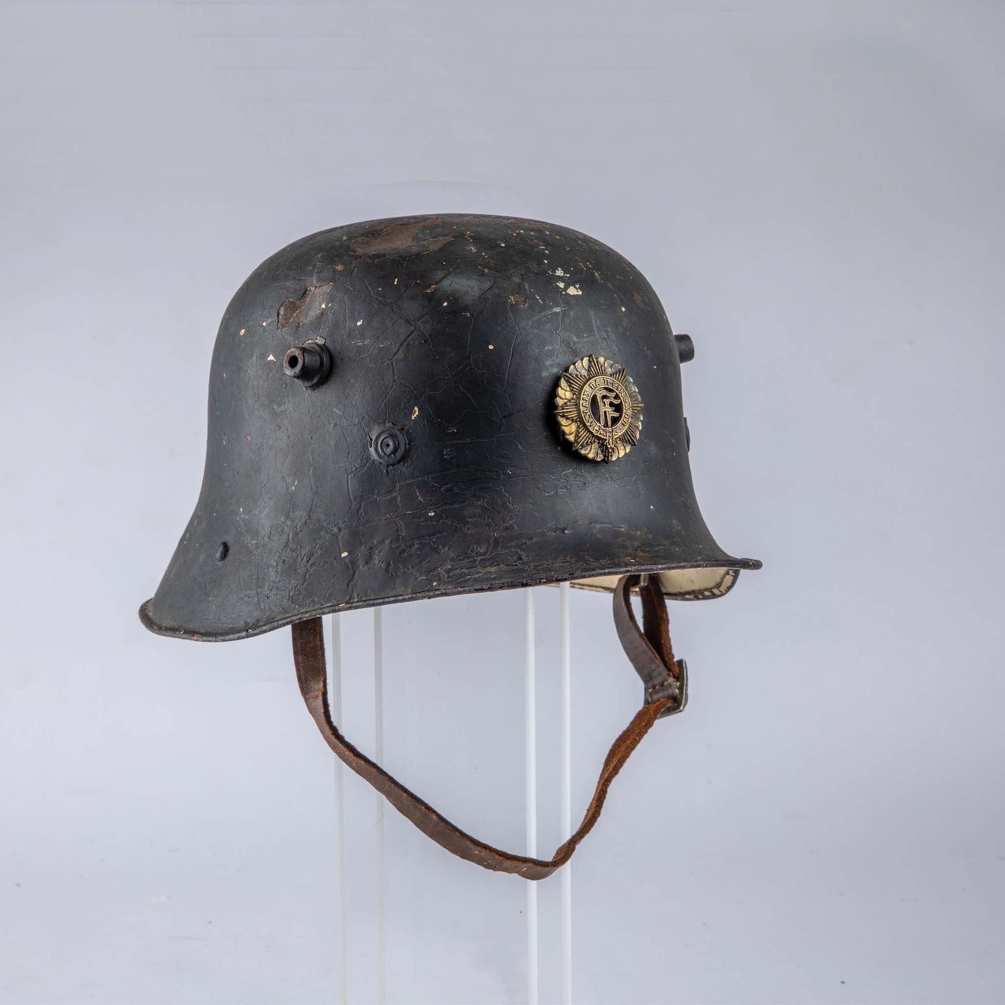 Vickers-Helmet-01