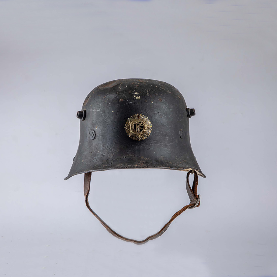 Vickers-Helmet-03