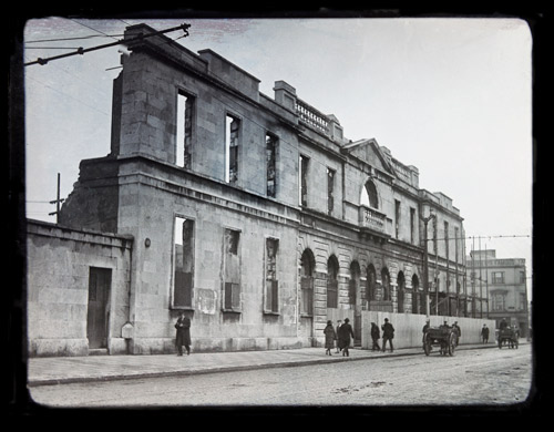 City-Hall-Front-Facade-after-Burning-New-Thomas-MacCurtain-Collection-04
