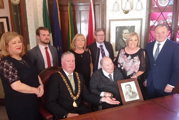 Relatives of Joe Murphy pictured alongside Lord Mayor Cllr. Mick Finn 