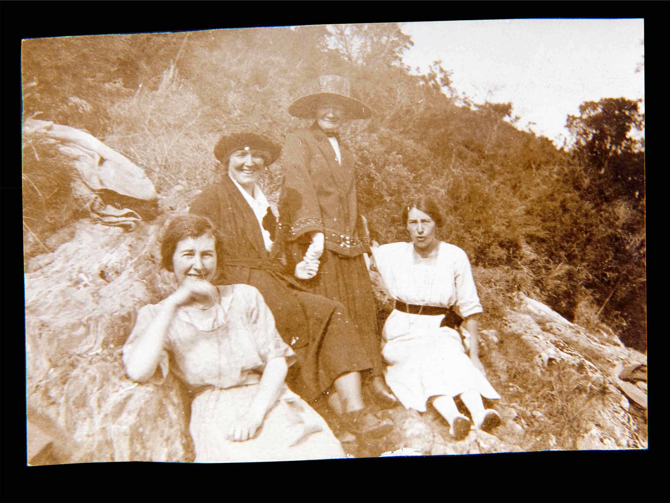 2007.38.423B-D21.15-Photo-Group-of-Women-Killarney-1921-Cumann-Na-mBan-Conlon-Collection