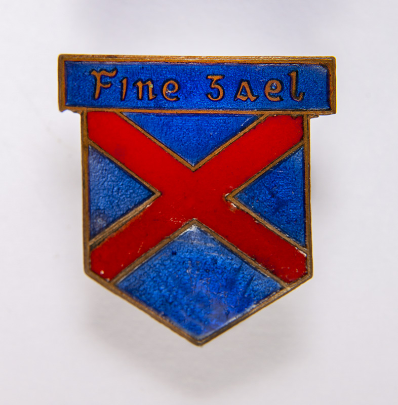 2021.13.B.4-P7.3-Badge-Blueshirts-Fine-Gael-1933-Tom-ONeill-Collection.