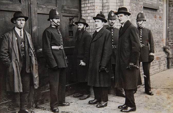 Father-Dominic-with-English-Policemen-at-Brixton-Prison