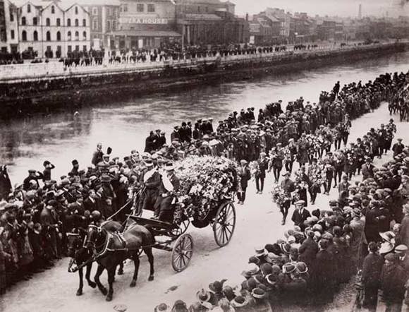 Tomas-MacCurtain-funeral-procession-on-Popes-Quay-Cork