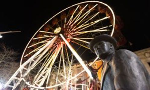 Ferris Wheel w Statue