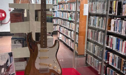 Image of electric Guitar in Library