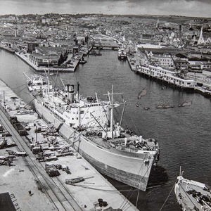 2004.32.48 Photo Port Of Cork Docks Kennedy Quay R And H Hall 1949 01 Copy thumbnail
