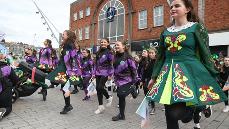 Dancers 5X3 DK20250317 Parade 400 Opt