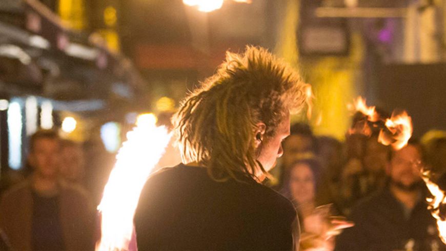 Street performer things to do thumbnail